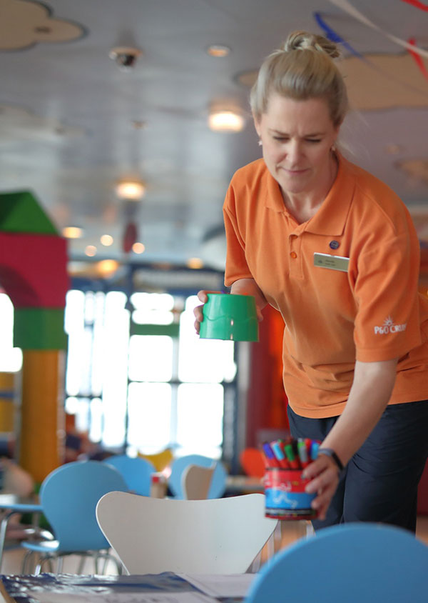cruises_and_resort_002 cruise and resort staff setting up activities